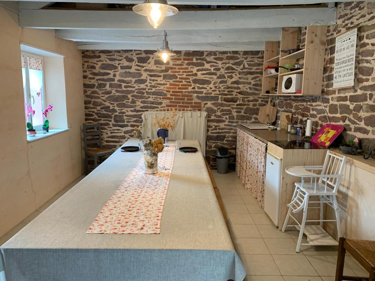 Les Bouyeres Bed & Breakfast Saint-Malon-sur-Mel ภายนอก รูปภาพ