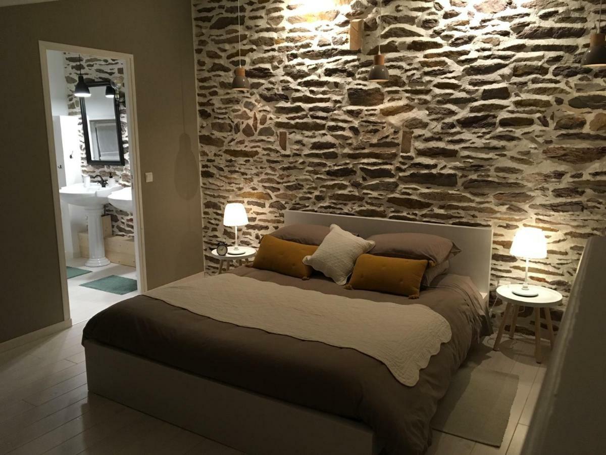 Les Bouyeres Bed & Breakfast Saint-Malon-sur-Mel ภายนอก รูปภาพ