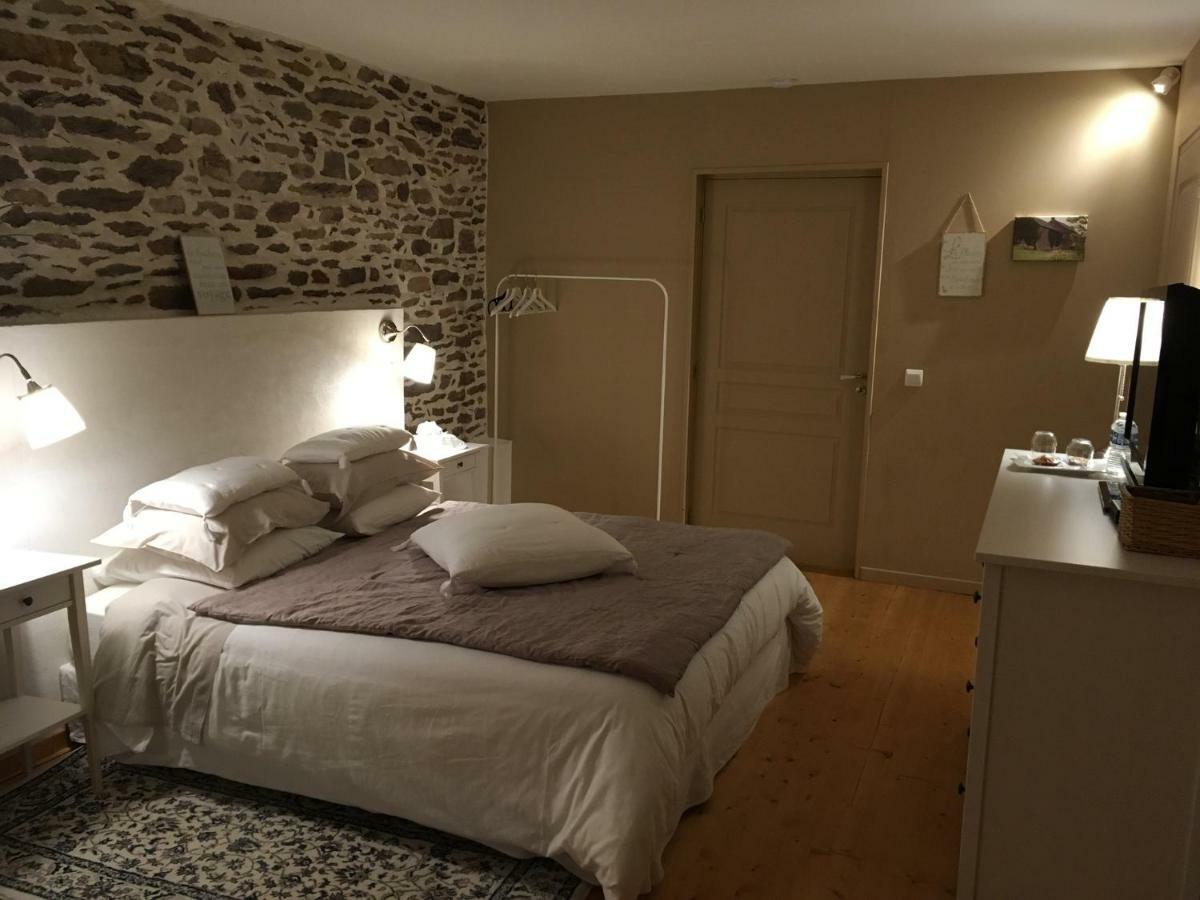 Les Bouyeres Bed & Breakfast Saint-Malon-sur-Mel ภายนอก รูปภาพ